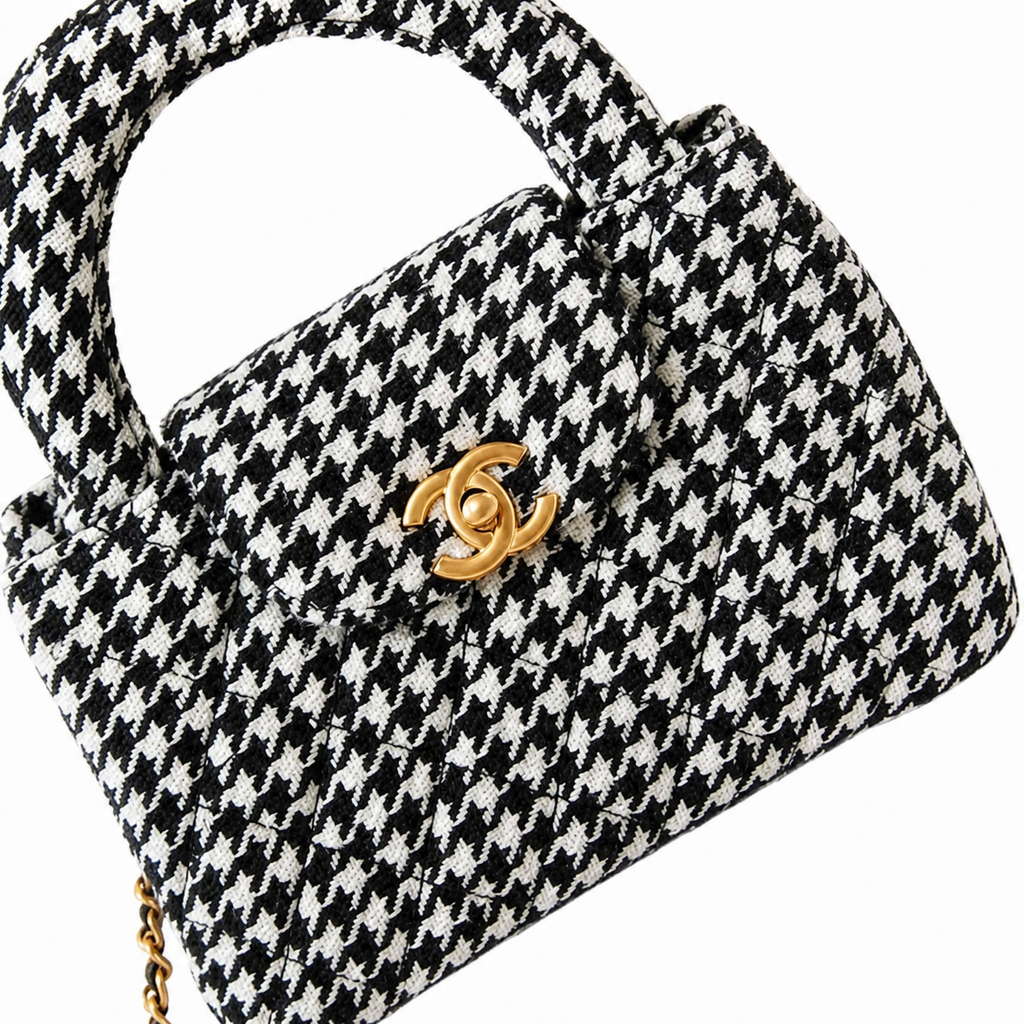 Chanel Classic Quilted Mini Flap Bag | CC Turn-Lock Leather Chain Strap — 13x19cm